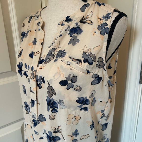 Floral Sleeveless Blouse tunic with pocket - Picture 3 of 5